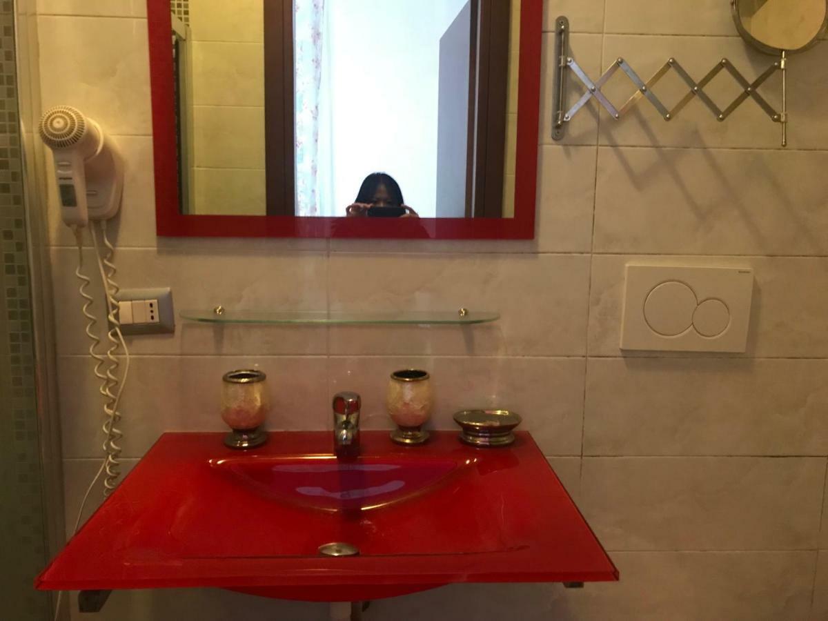 La Casa Di Elena Hotel โรม ภายนอก รูปภาพ